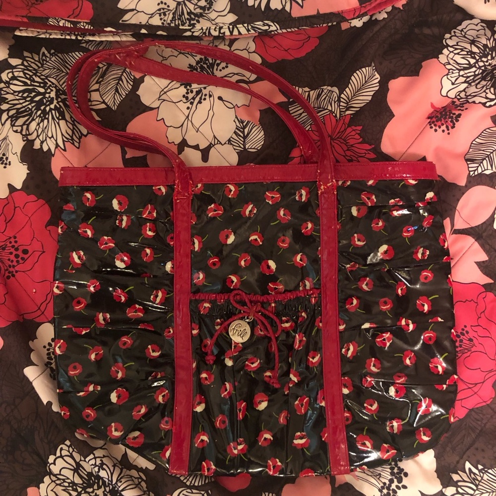 Vera Bradley Frill Poppy Fields Tote with large inside zipper & outer pocket